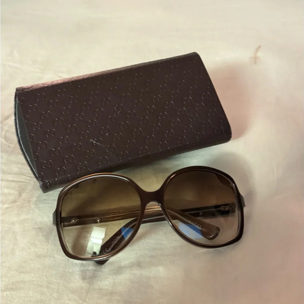 Gucci Elegant Brown Sunglasses - Picture 3 of 9